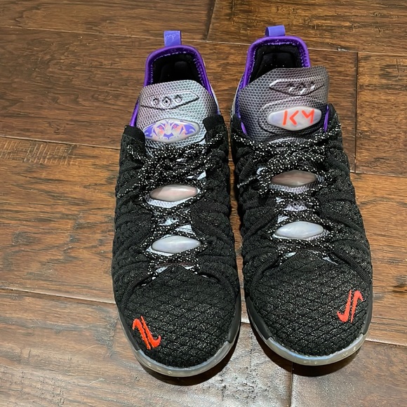 Nike Shoes Lebron Basketball Shoes Size 7 Youth Poshmark